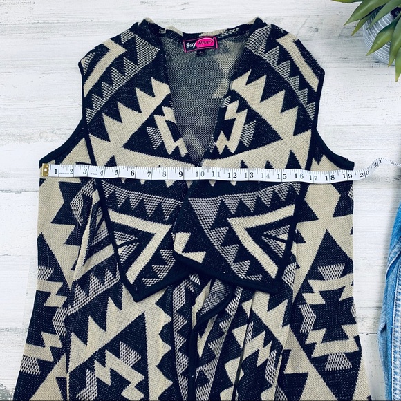 Aztec sleeveless cardigan - Picture 3 of 5